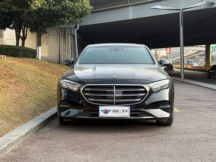 Фото 2 - Mercedes-Benz E-Class