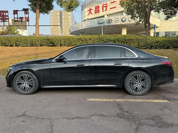 Фото 3 - Mercedes-Benz E-Class