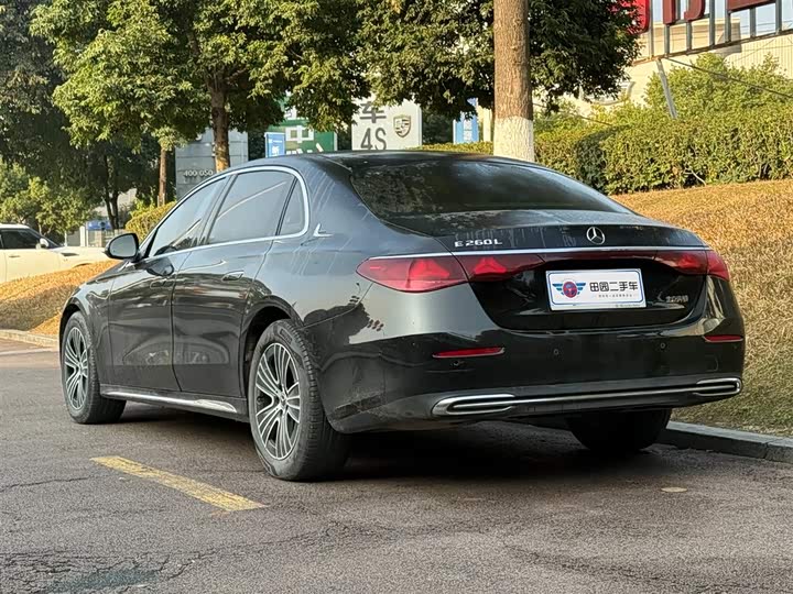 Фото 5 - Mercedes-Benz E-Class