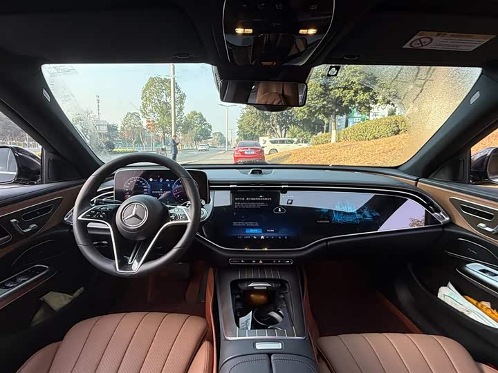 Фото 7 - Mercedes-Benz E-Class