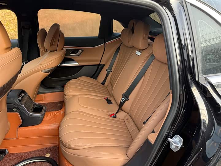 Фото 9 - Mercedes-Benz E-Class