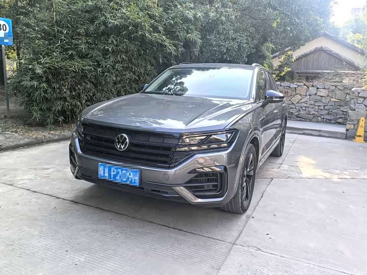 Фото 1 - Volkswagen Touareg