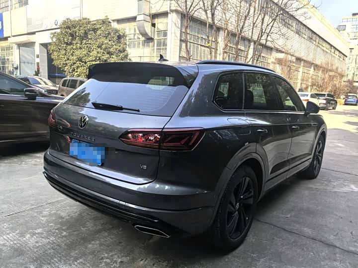 Фото 2 - Volkswagen Touareg