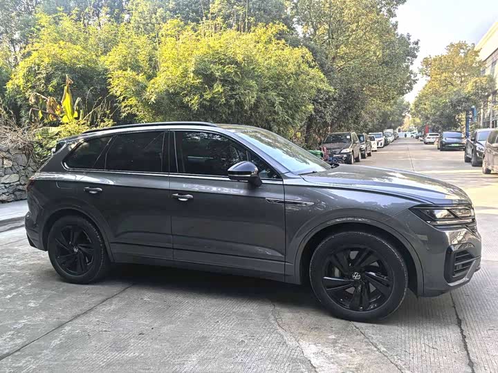 Фото 7 - Volkswagen Touareg