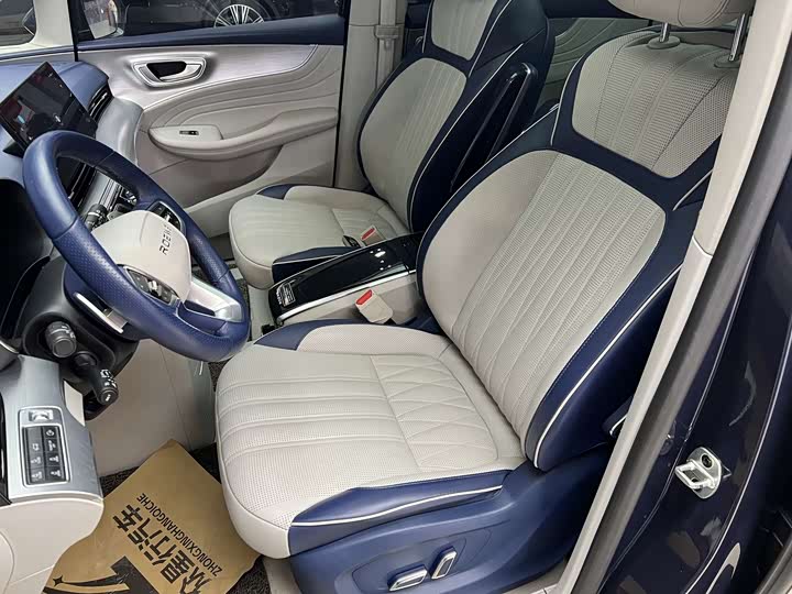 Фото 8 - Roewe iMax 8