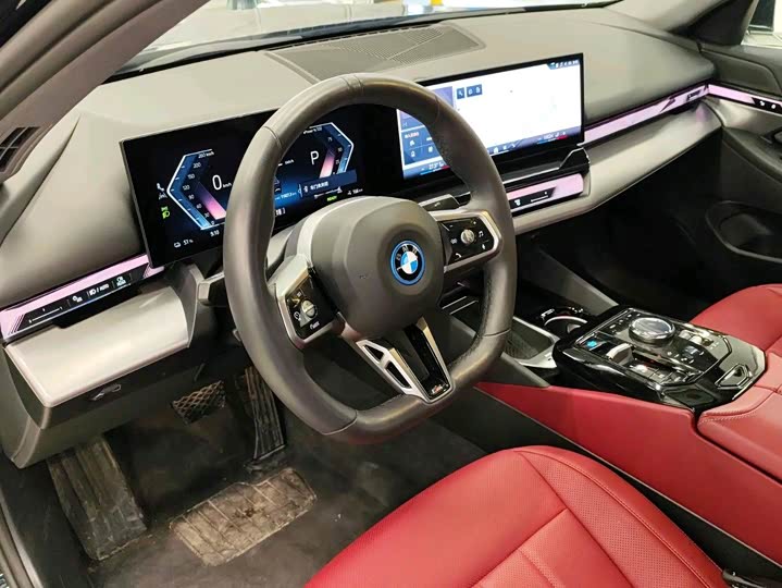 Фото 4 - BMW i5