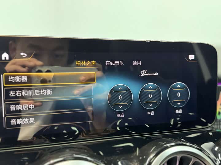 Фото 8 - Mercedes-Benz EQB