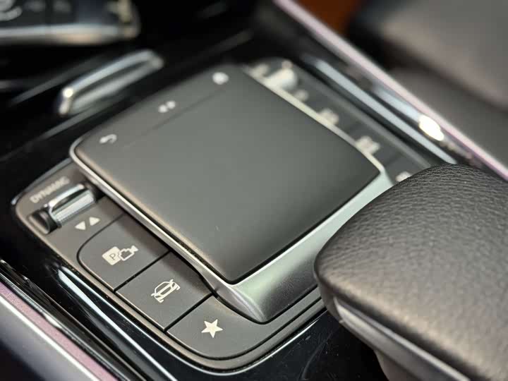 Фото 9 - Mercedes-Benz EQB