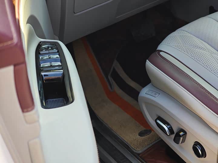 Фото 8 - Ford Equator