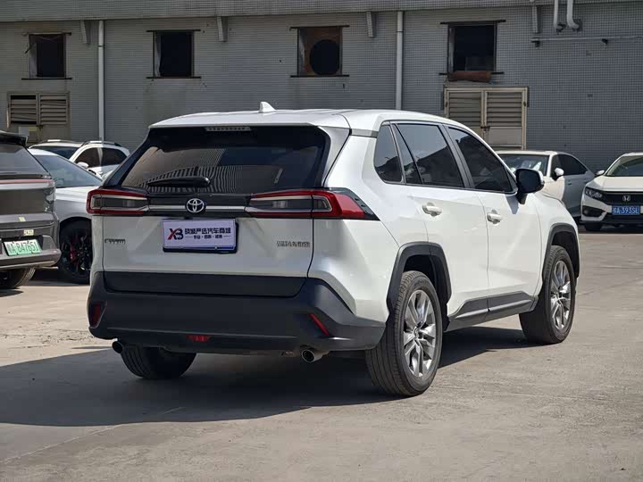 Фото 8 - Toyota Wildlander