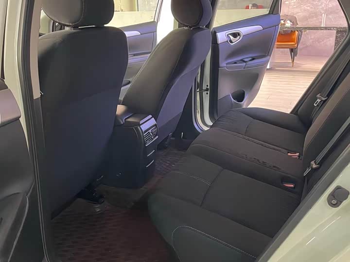 Фото 9 - Nissan Sylphy