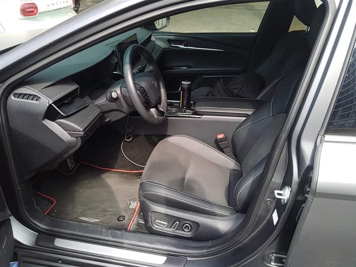 Photo 9 - Toyota Camry