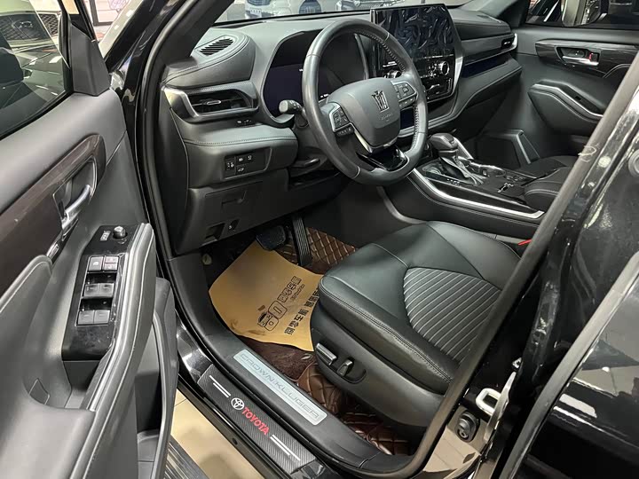 Фото 6 - Toyota Crown Kluger