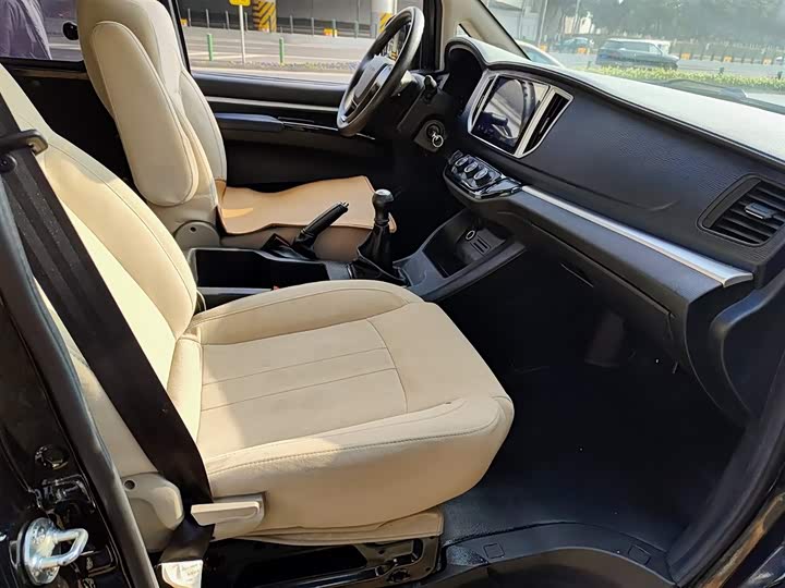 Фото 9 - Dongfeng Forthing Lingzhi M5