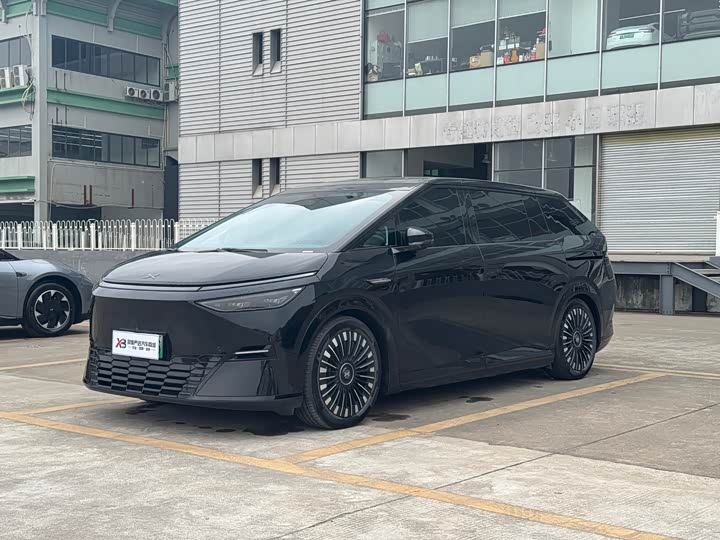 Фото 1 - XPeng X9