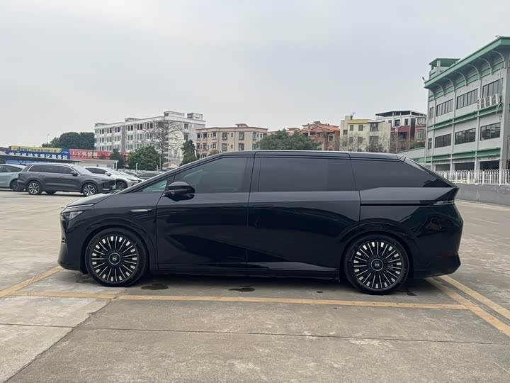 Фото 3 - XPeng X9