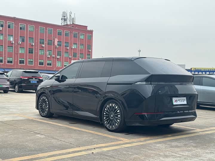 Фото 4 - XPeng X9