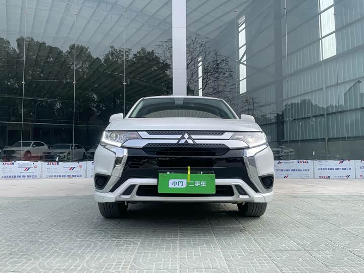 Фото 2 - Mitsubishi Outlander