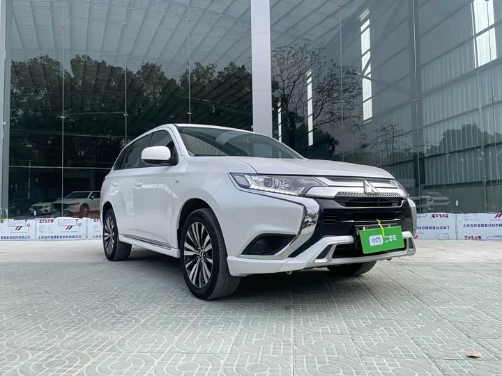 Фото 3 - Mitsubishi Outlander