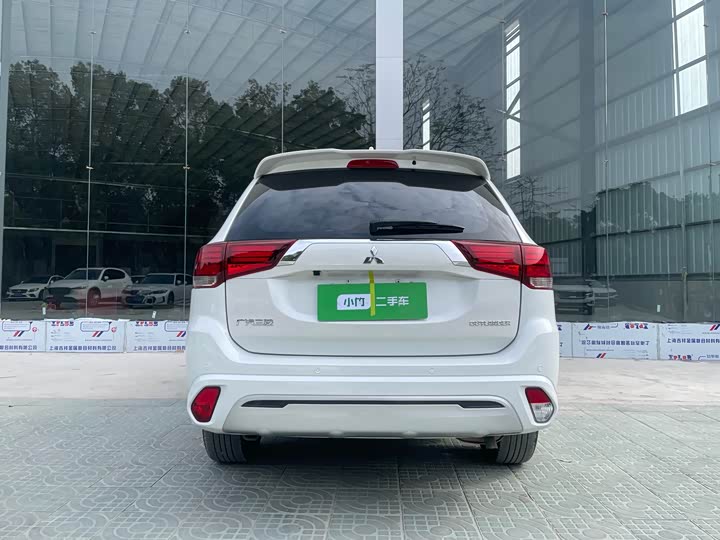 Фото 4 - Mitsubishi Outlander