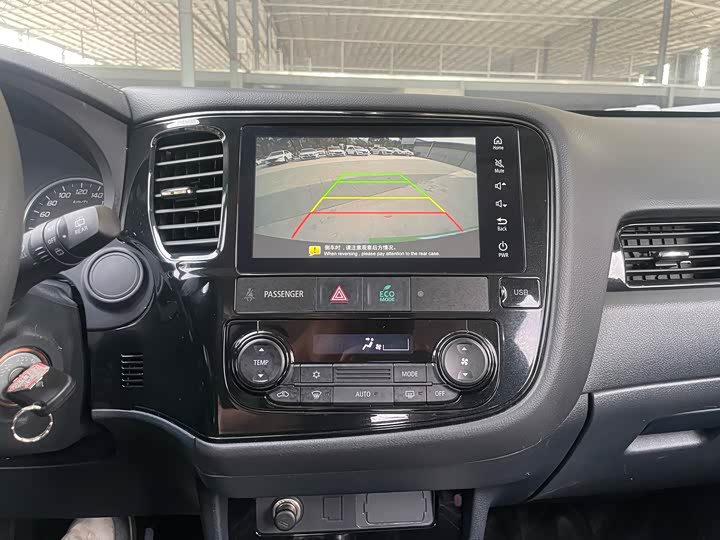 Фото 8 - Mitsubishi Outlander