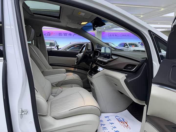 Фото 6 - Buick GL8 ES