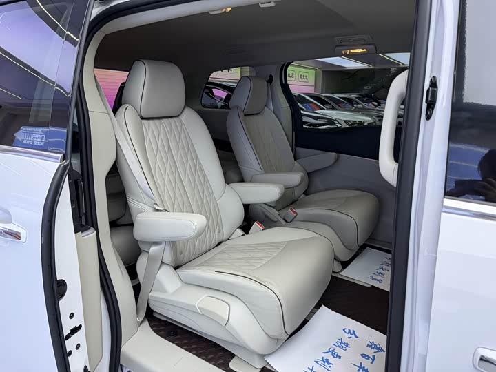 Фото 7 - Buick GL8 ES