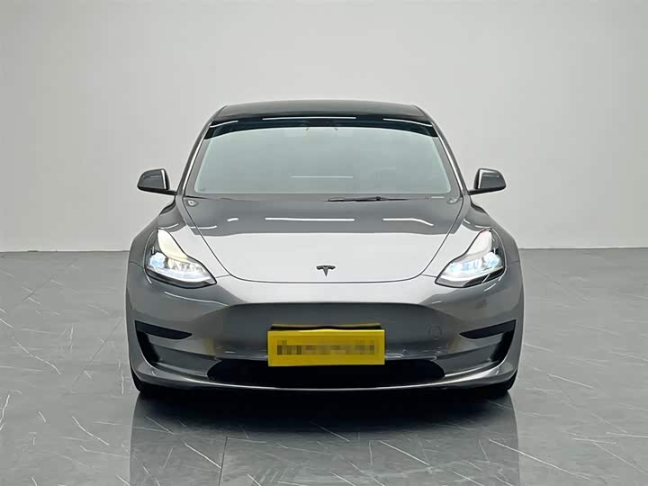 Фото 2 - Tesla Model 3