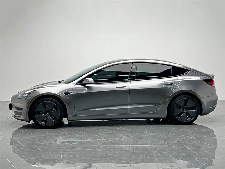 Фото 3 - Tesla Model 3