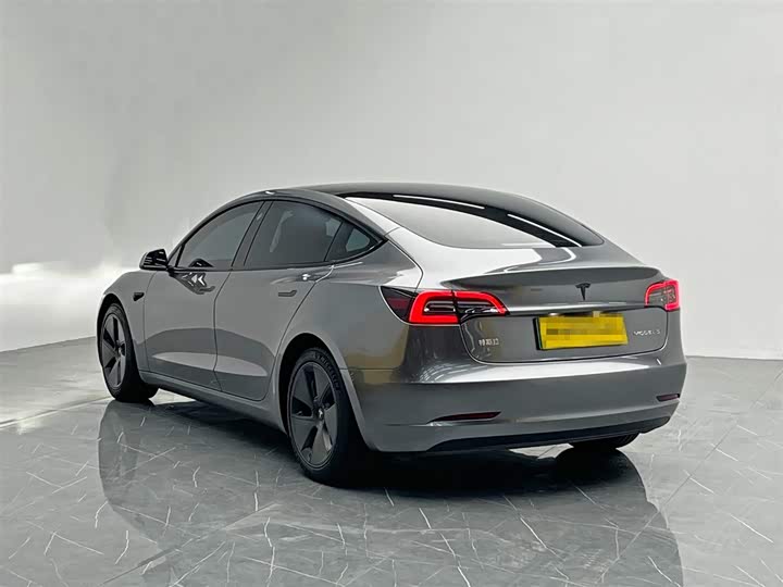 Фото 4 - Tesla Model 3