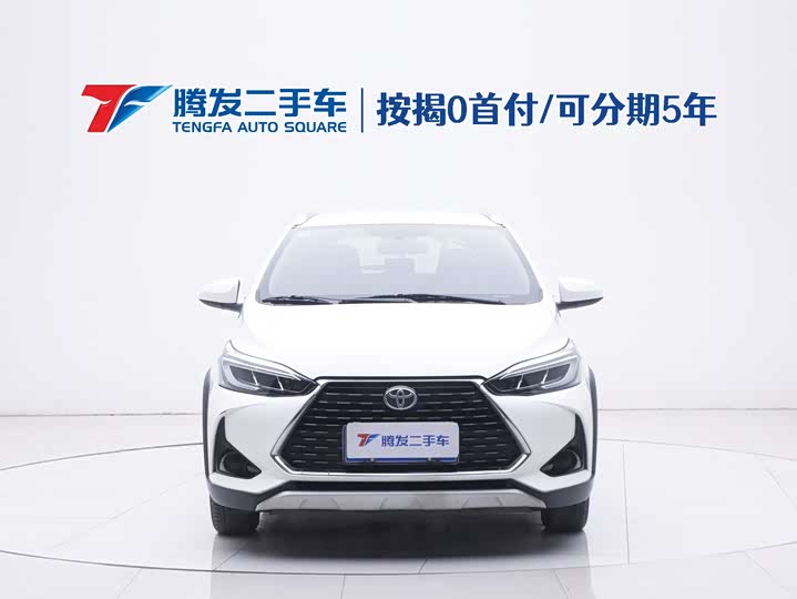 Фото 2 - Toyota Yaris L Hatchback