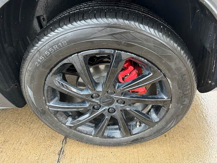 Фото 8 - Geely Coolray