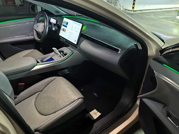 Фото 4 - XPeng Mona M03