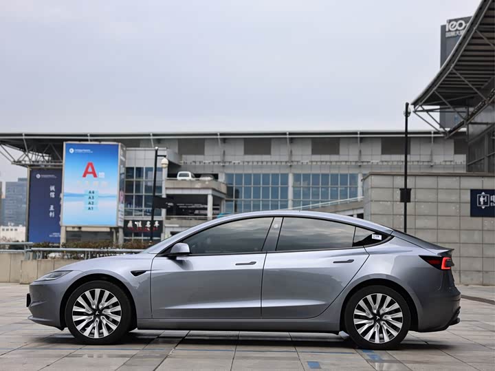 Photo 7 - Tesla Model 3