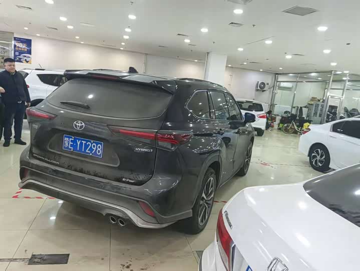 Фото 2 - Toyota Crown Kluger