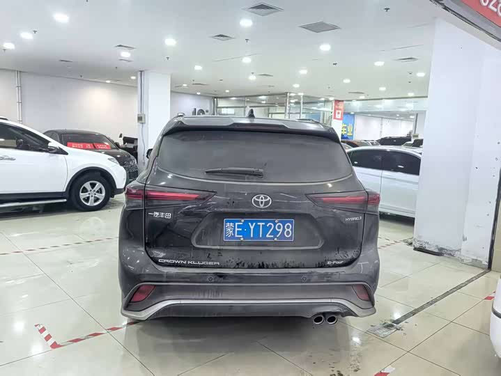 Фото 3 - Toyota Crown Kluger