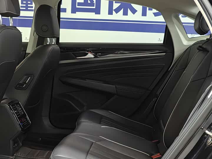 Фото 4 - Volkswagen Passat