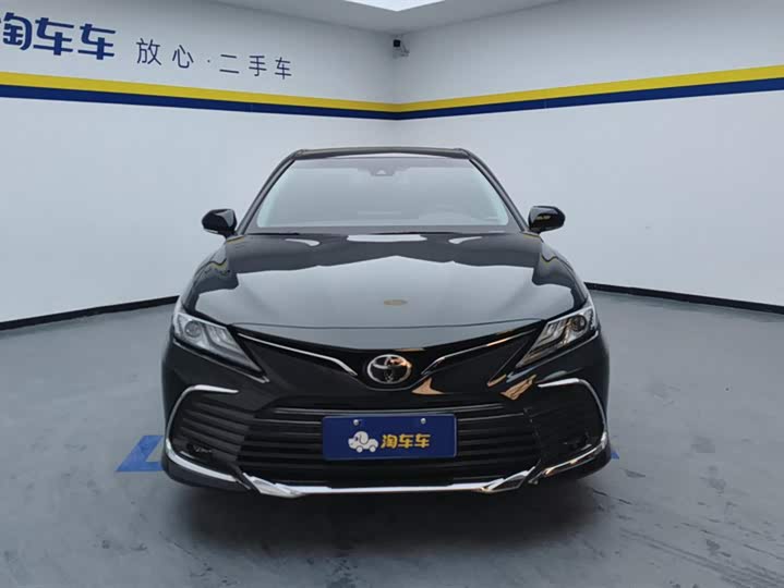 Фото 2 - Toyota Camry