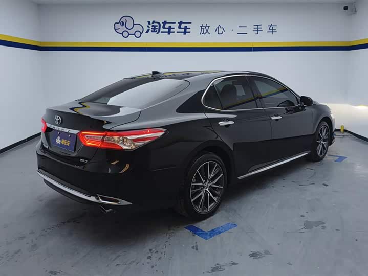 Фото 3 - Toyota Camry