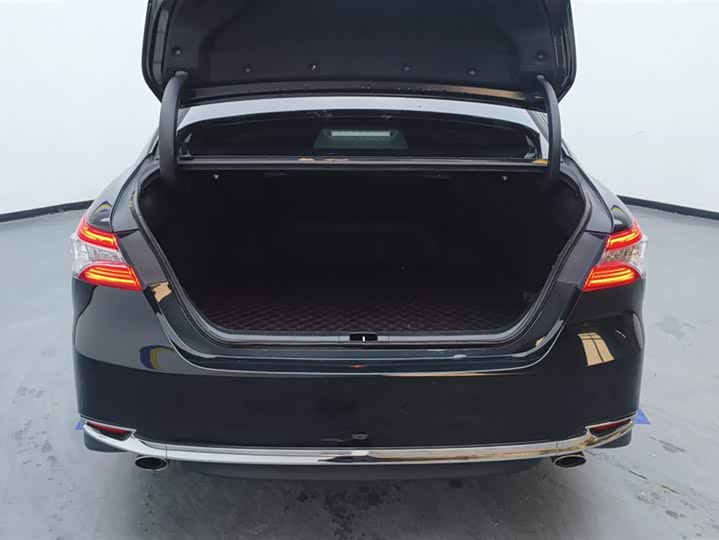 Фото 4 - Toyota Camry