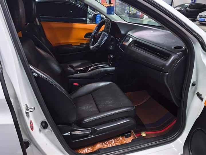 Фото 8 - Honda Vezel