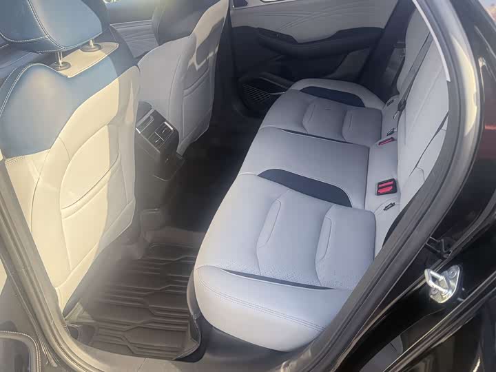 Фото 4 - Geely Preface L