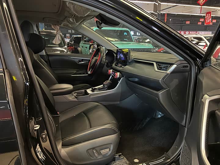 Фото 7 - Toyota RAV4