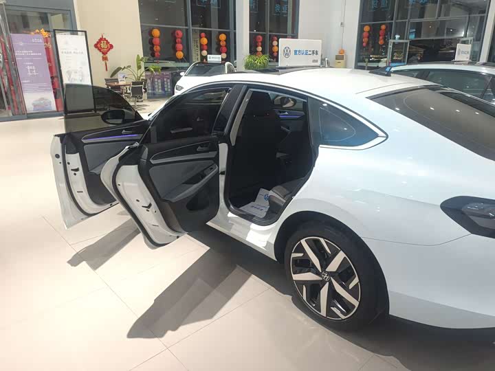 Фото 7 - Volkswagen Lamando L