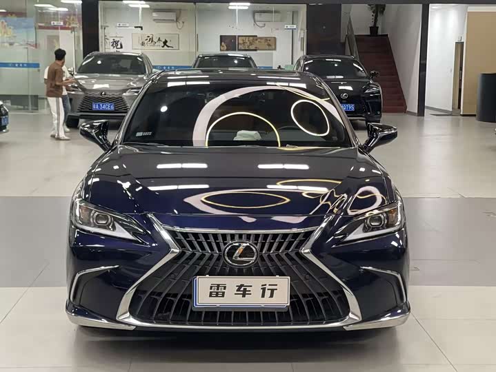 Фото 2 - Lexus ES