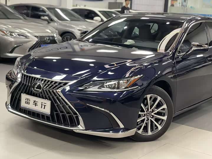 Фото 3 - Lexus ES