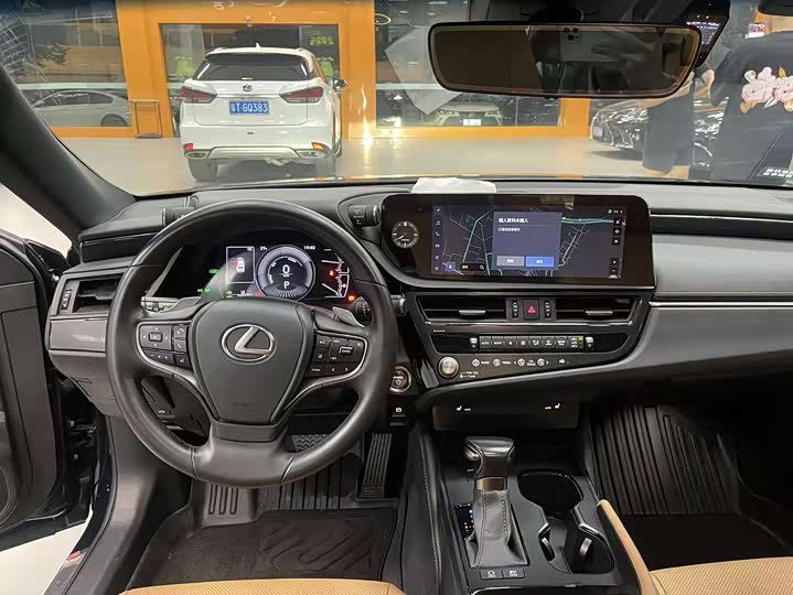 Фото 4 - Lexus ES