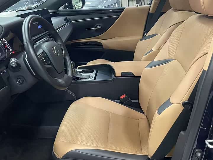 Фото 6 - Lexus ES