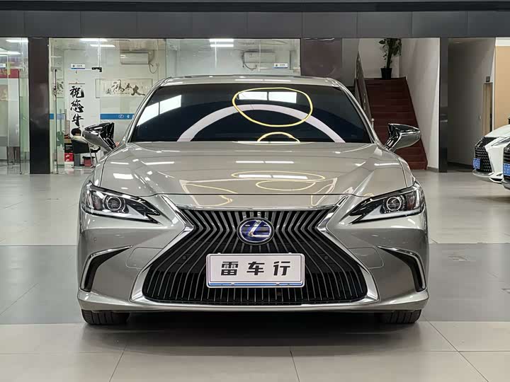 Фото 2 - Lexus ES