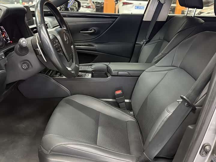 Фото 3 - Lexus ES